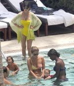 Access_Kardashian_001.jpg
