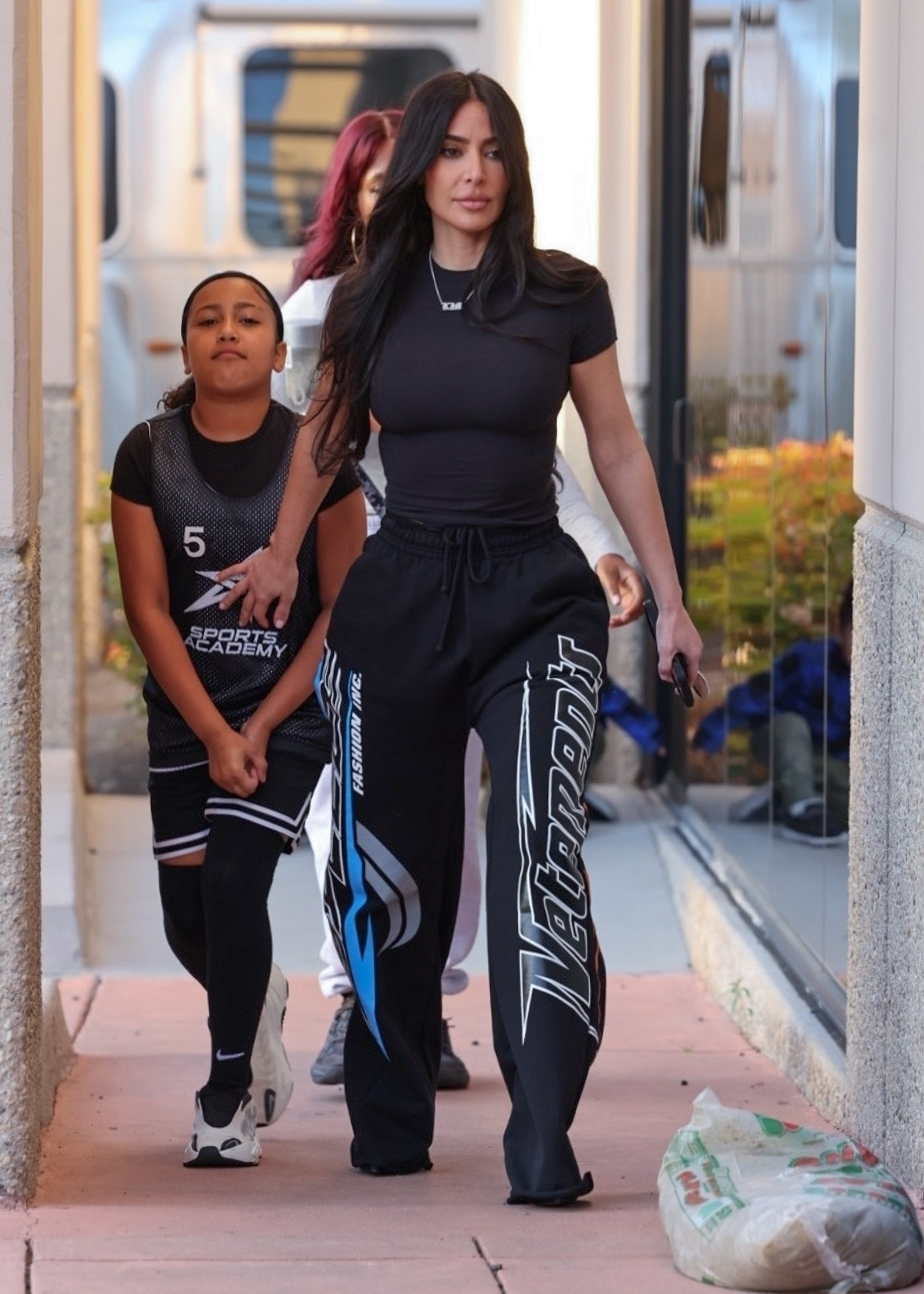 Acess_Kardashian_002.jpg