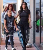 Acess_Kardashian_007.jpg