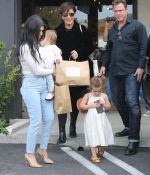 Access_Kardashian_003.jpg