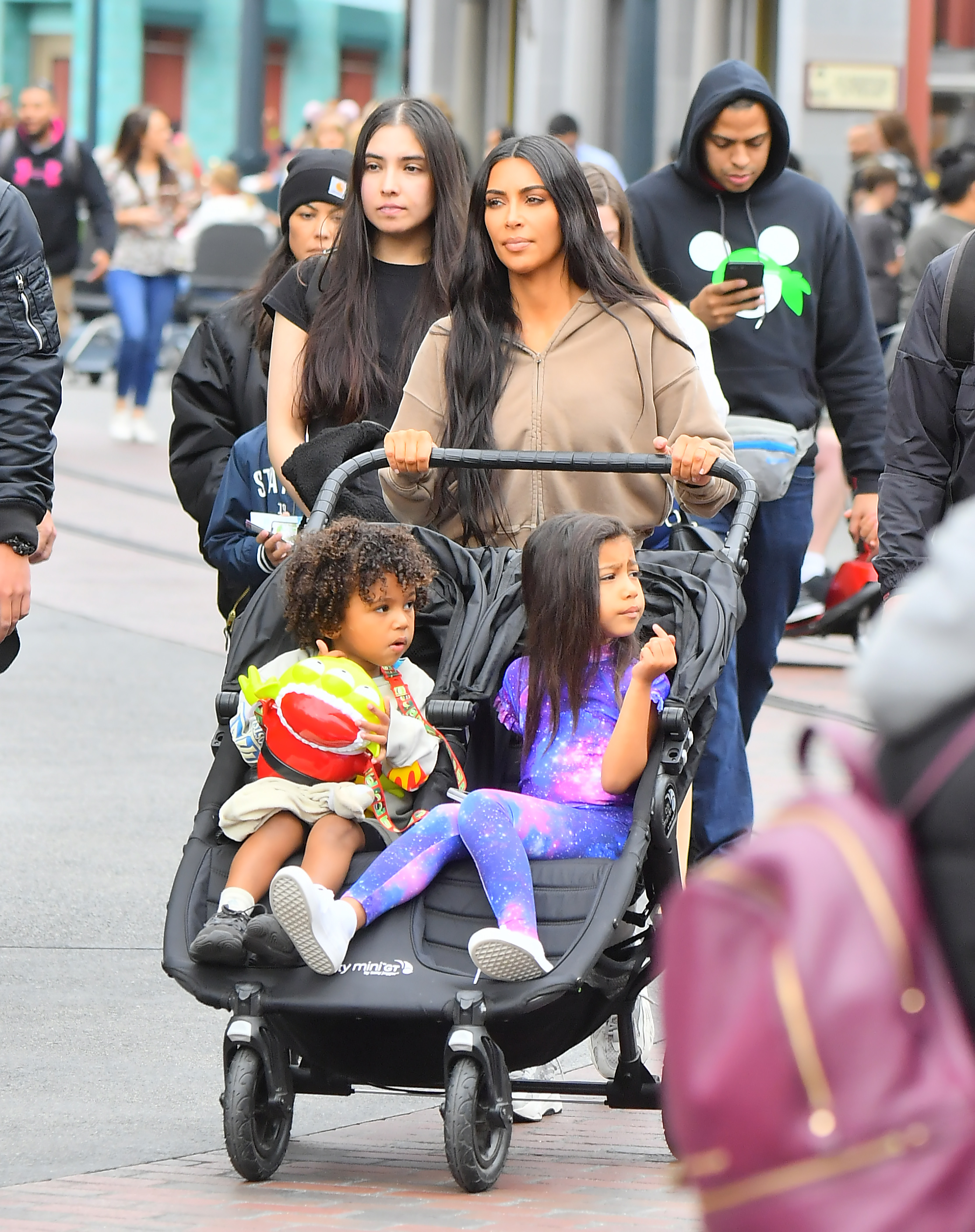 Access_Kardashian_001.jpg