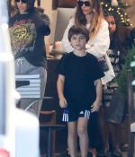 Access_Kardashian_002.jpg
