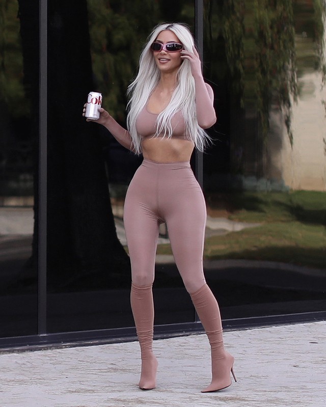Access_Kardashian_02.jpg
