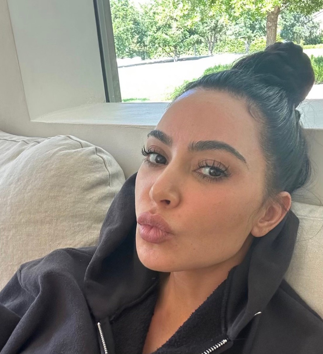 Access_Kardashian_3~0.jpg