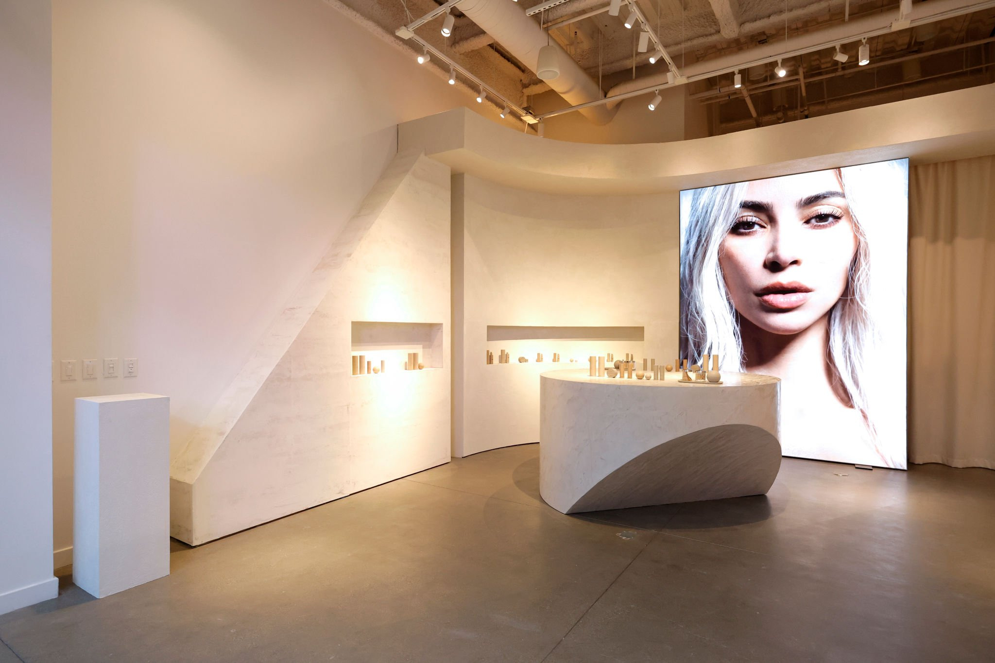 Access_Kardashian_08.jpg