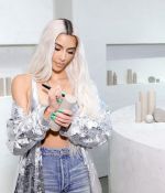 Access_Kardashian_002.jpg