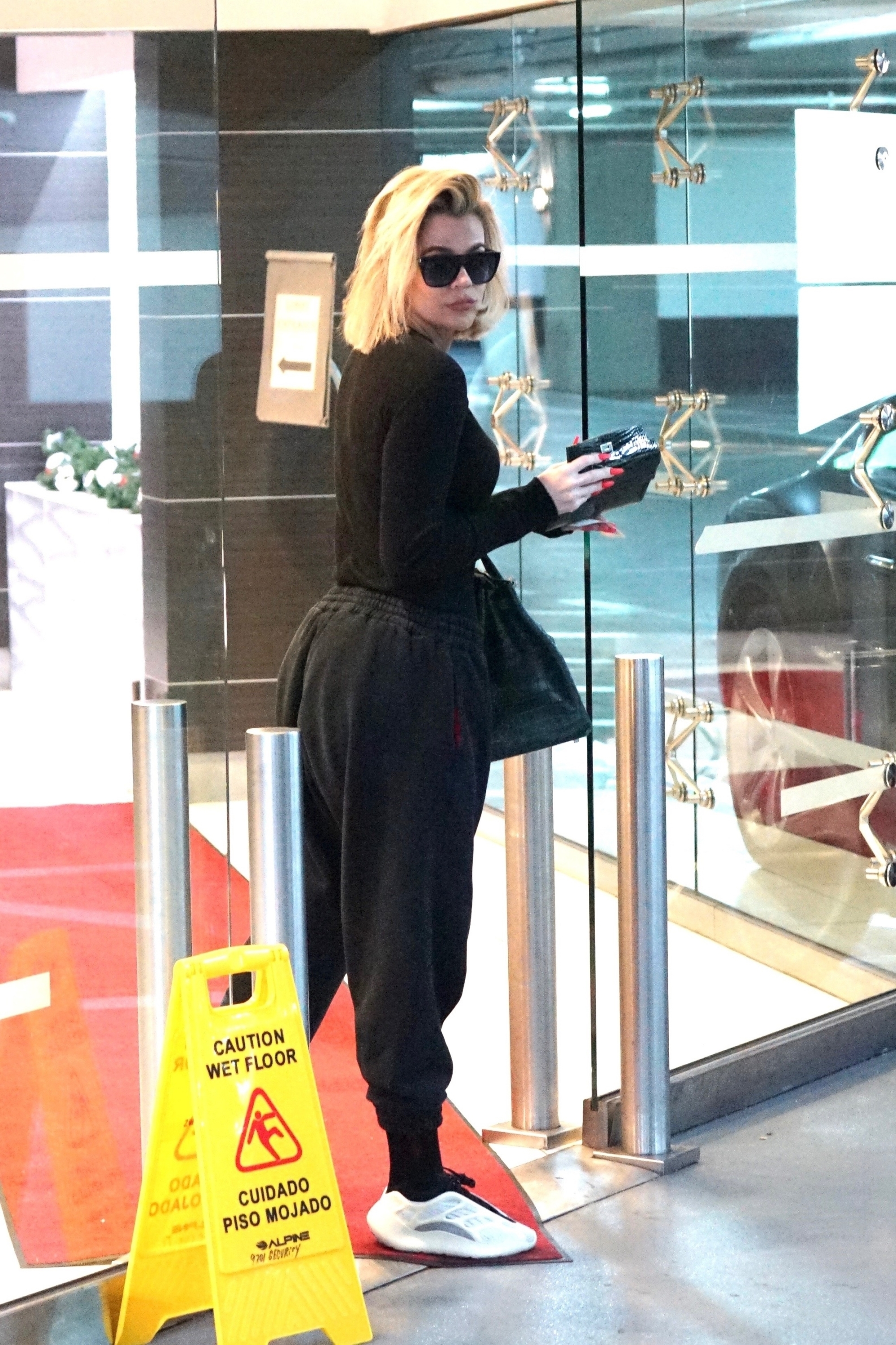 Access_Kardashian_001.jpg