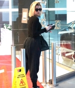 Access_Kardashian_001.jpg