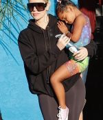 Access_Kardashian_001.jpg
