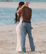 Access_Kardashian_001.jpg