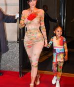 Access_Kardashian_001.jpg