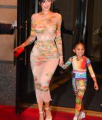 Access_Kardashian_002.jpg