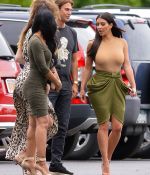 Access_Kardashian_002.jpg