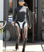 Access_Kardashian_002~0.jpg