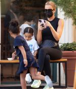 Access_Kardashian_003.jpg