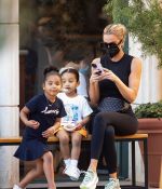 Access_Kardashian_0061~0.jpg