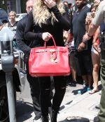 Access_Kardashian_04.jpg