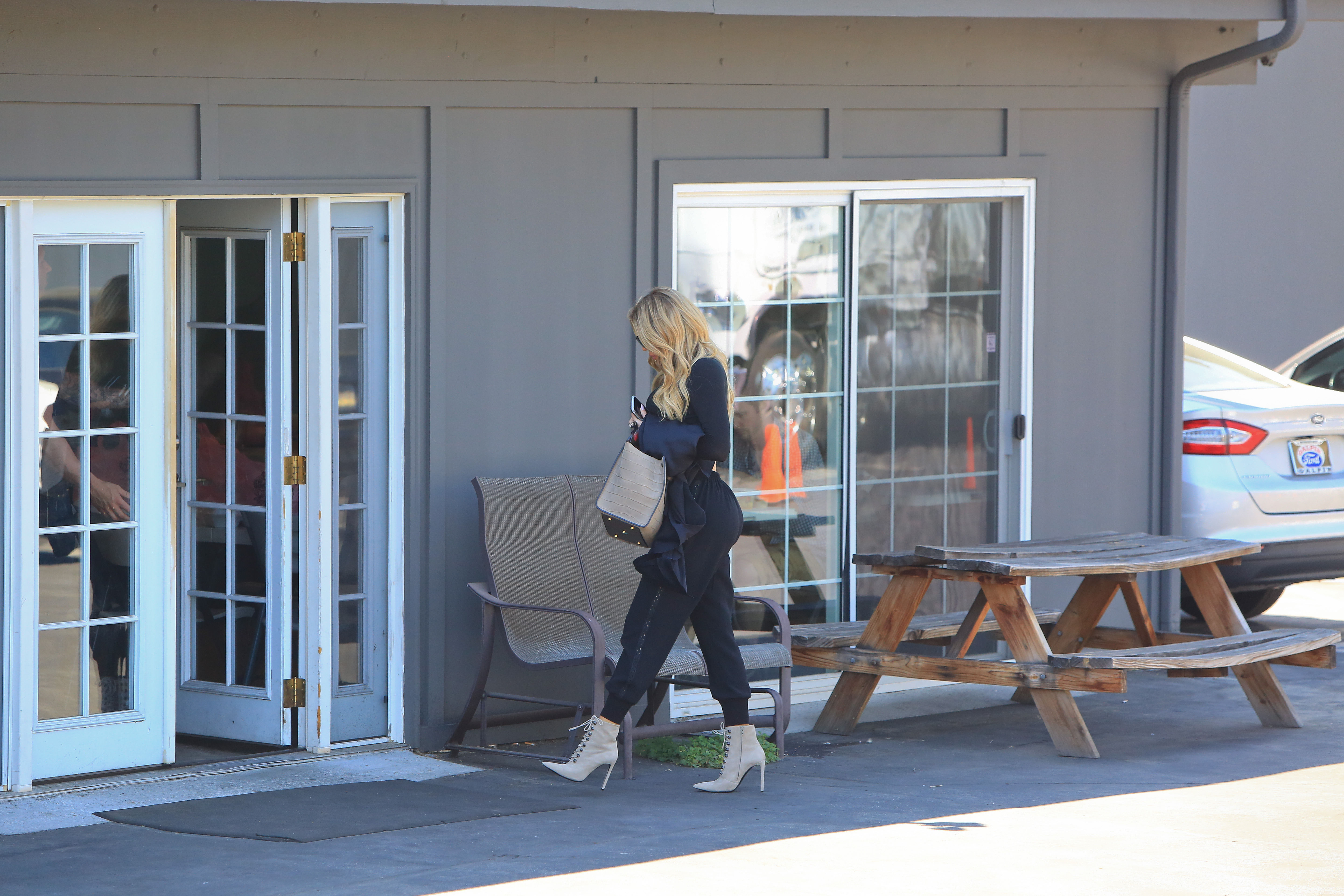 Access_Kardashian_003.jpg