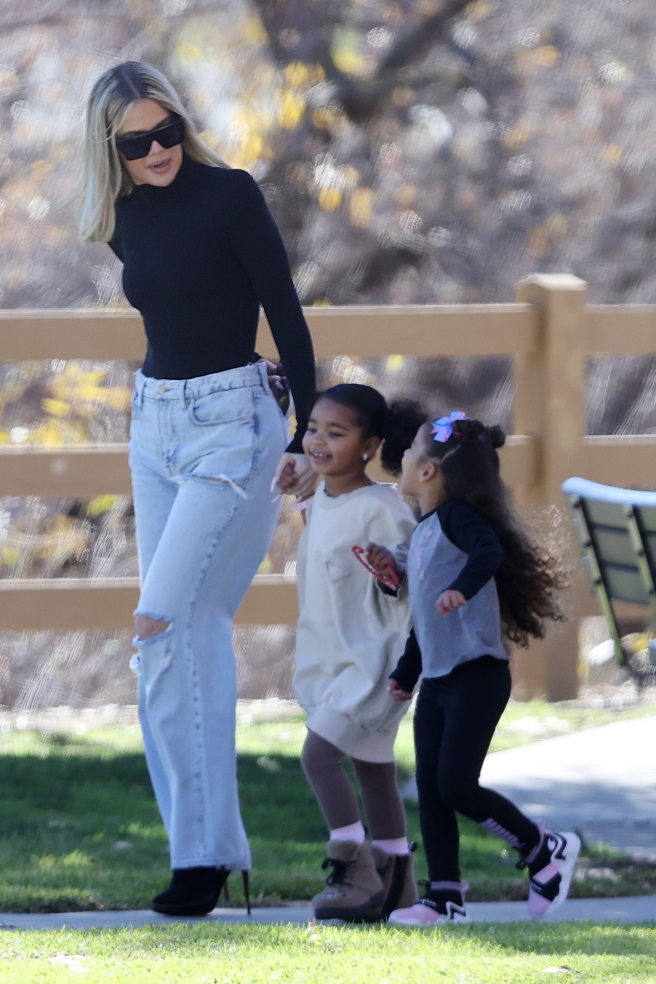 Access_Kardashian_001.jpg