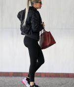 Access_Kardashian_03.jpg