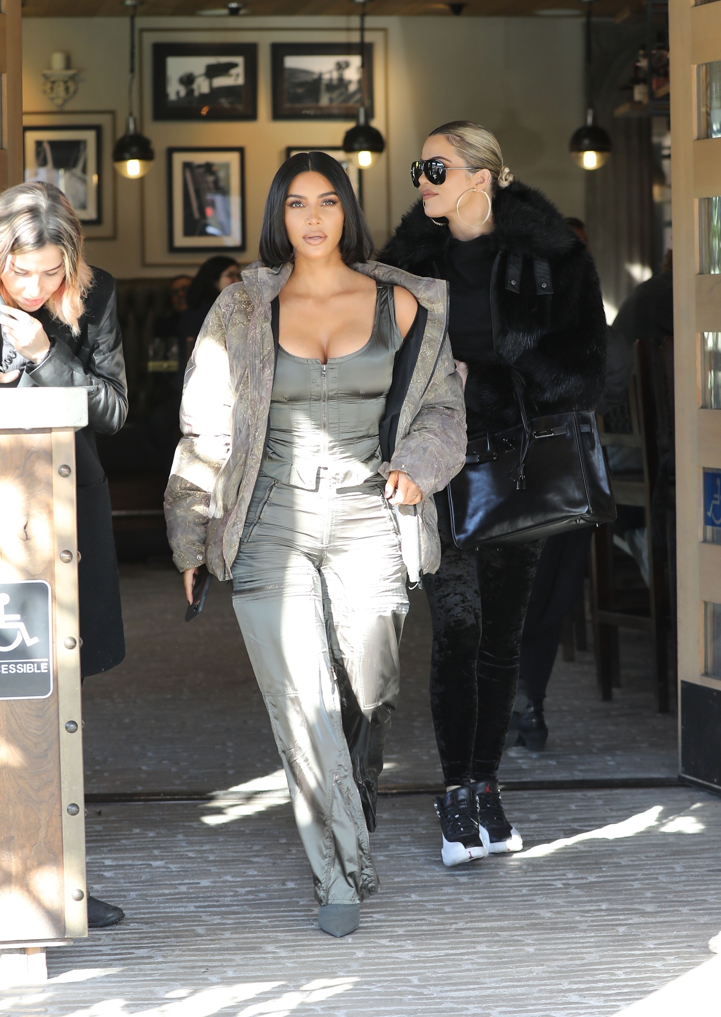 Access_Kardashian_09.jpg