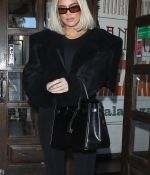 Access_Kardashian_04.jpg