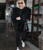 Access_Kardashian_05.jpg