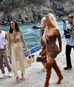 Access_Kardashian_31~0.jpg