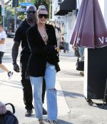 Access_Kardashian_02.jpg