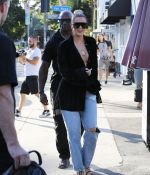 Access_Kardashian_05.jpg