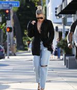 Access_Kardashian_07.jpg