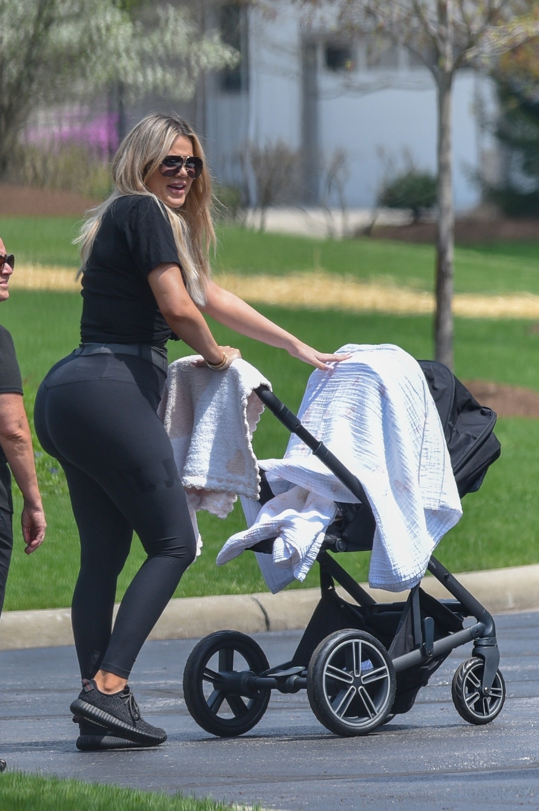 Access_Kardashian_02.jpg