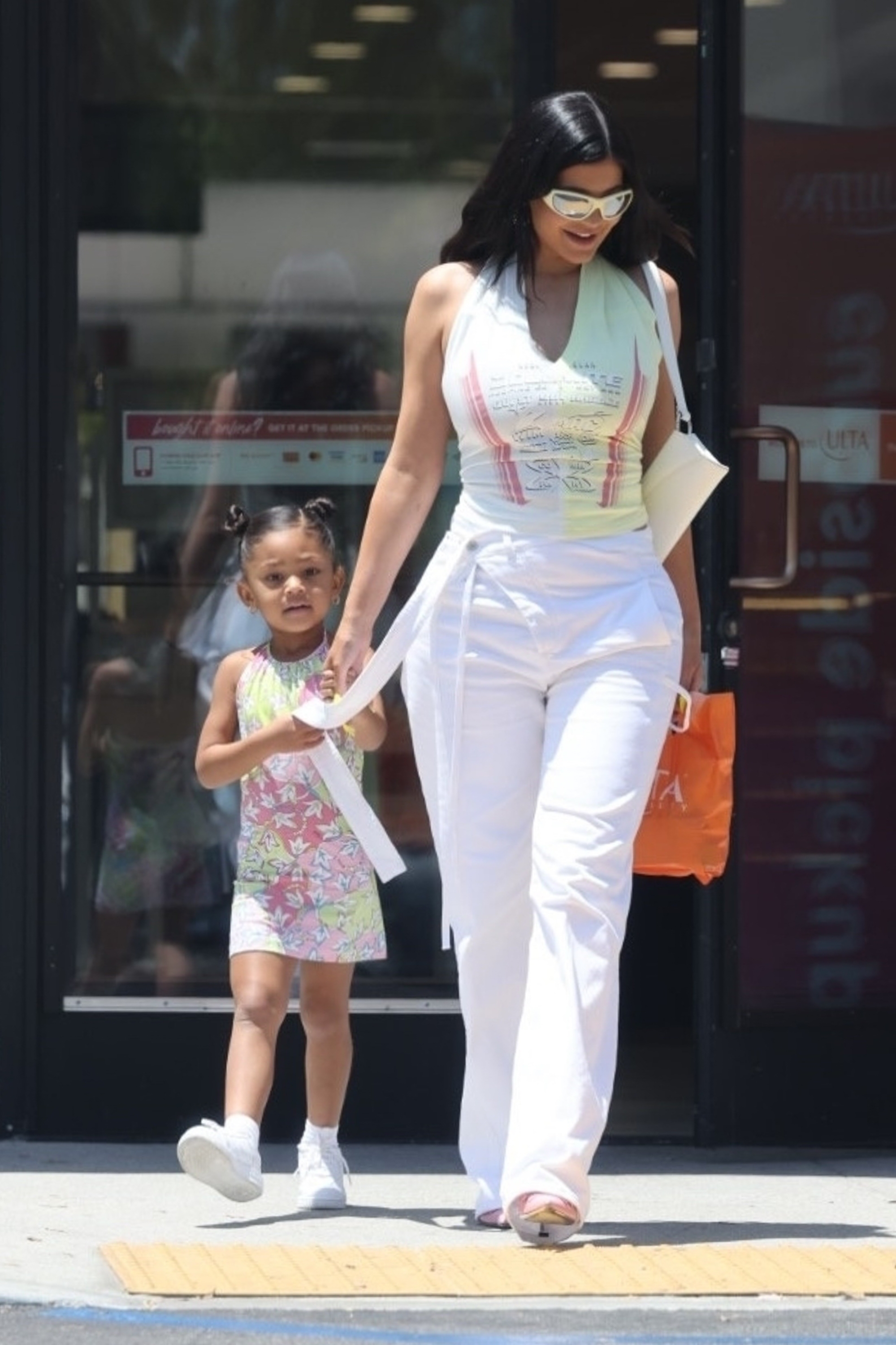 Access_Kardashian_004.jpg