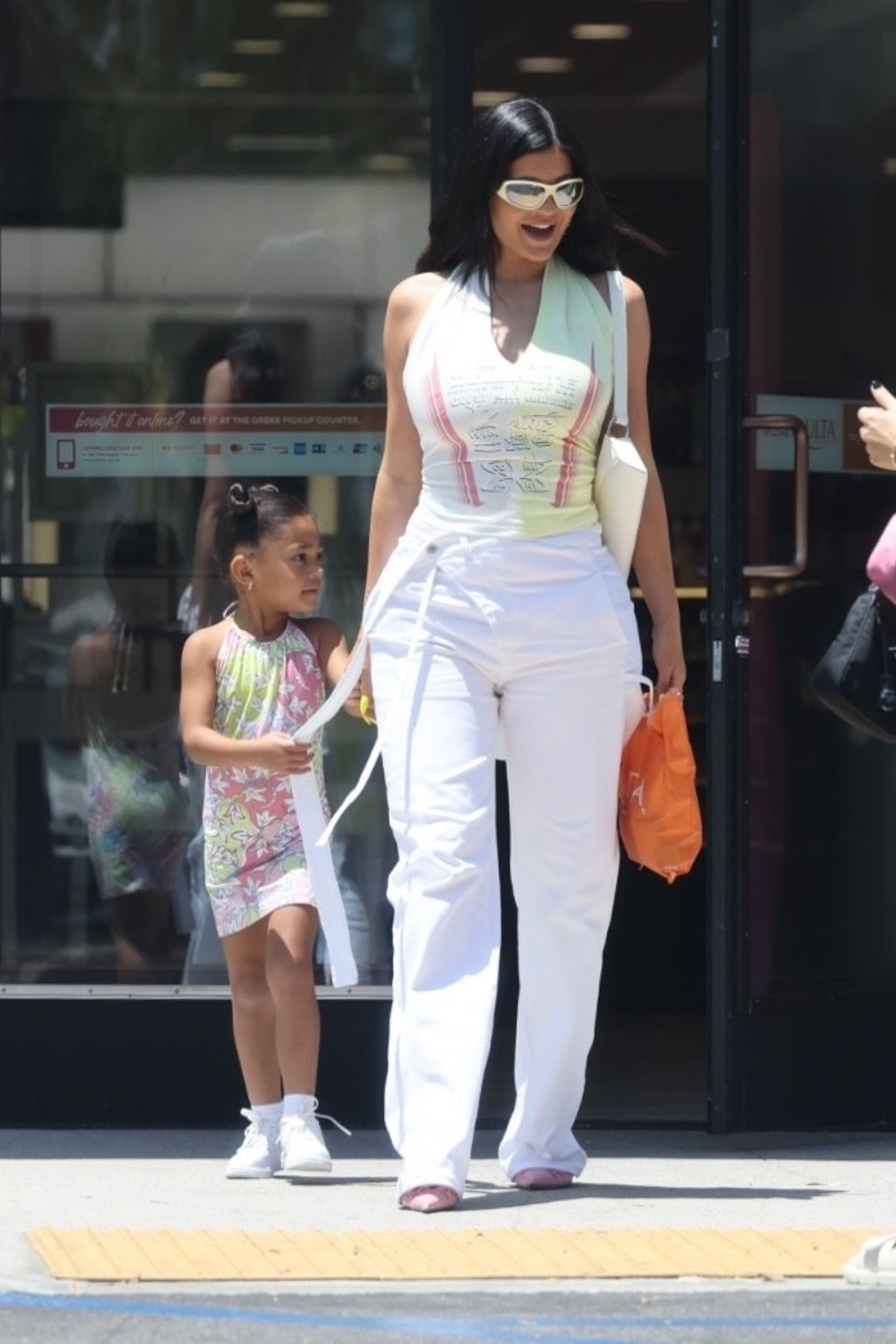 Access_Kardashian_006.jpg