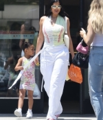 Access_Kardashian_001.jpg