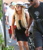 khloekardashian_picturepub_018.jpg