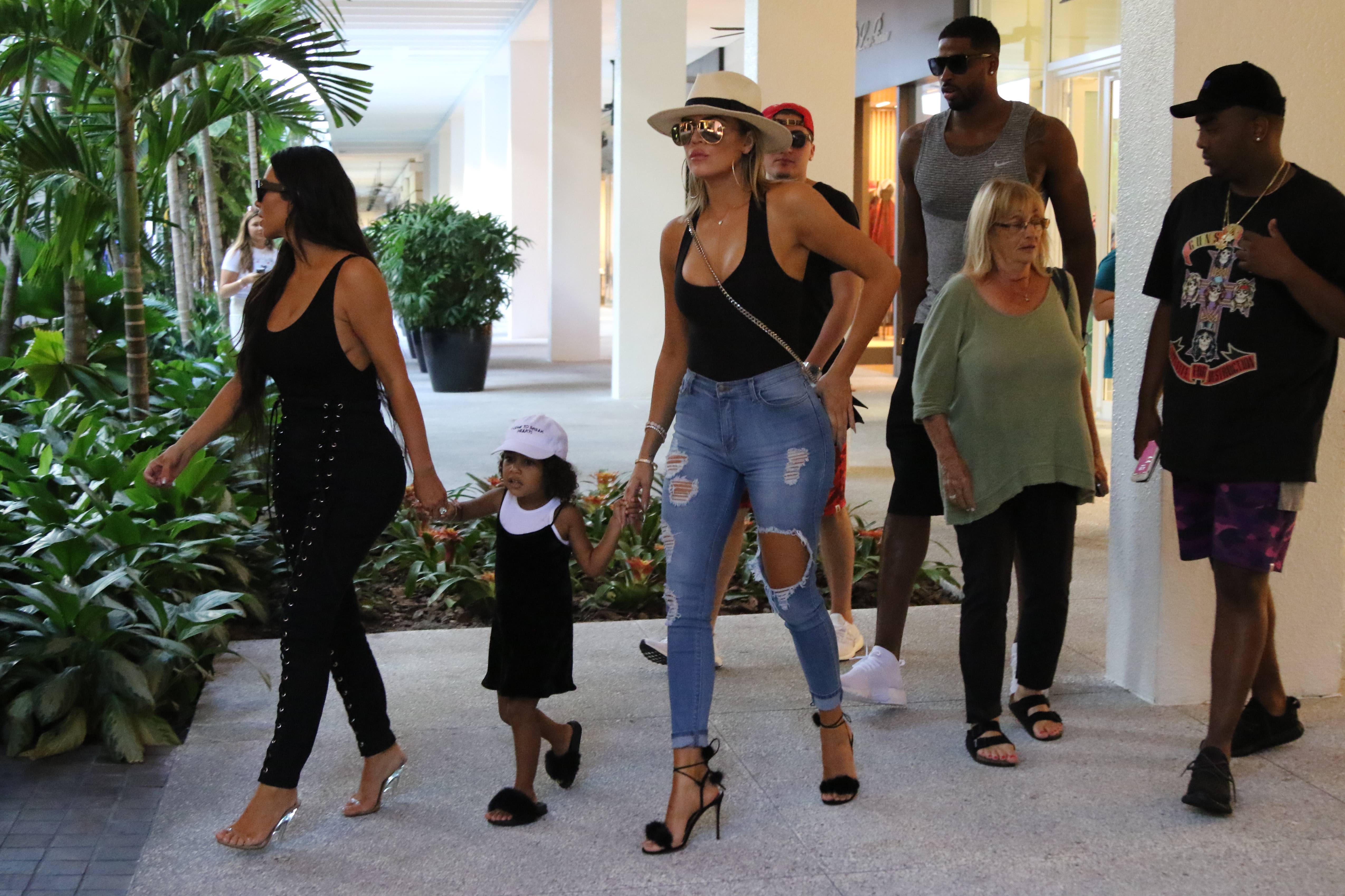 Access_Kardashian_03.jpg