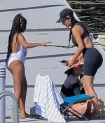 Access_Kardashian_03.jpg