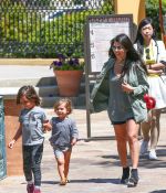 Access_Kardashian_02.jpg
