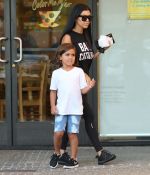 Access_Kardashian_04.jpg