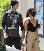 Access_Kardashian_02.jpg