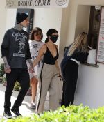 Access_Kardashian_09.jpg