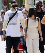 Access_Kardashian_05.jpg