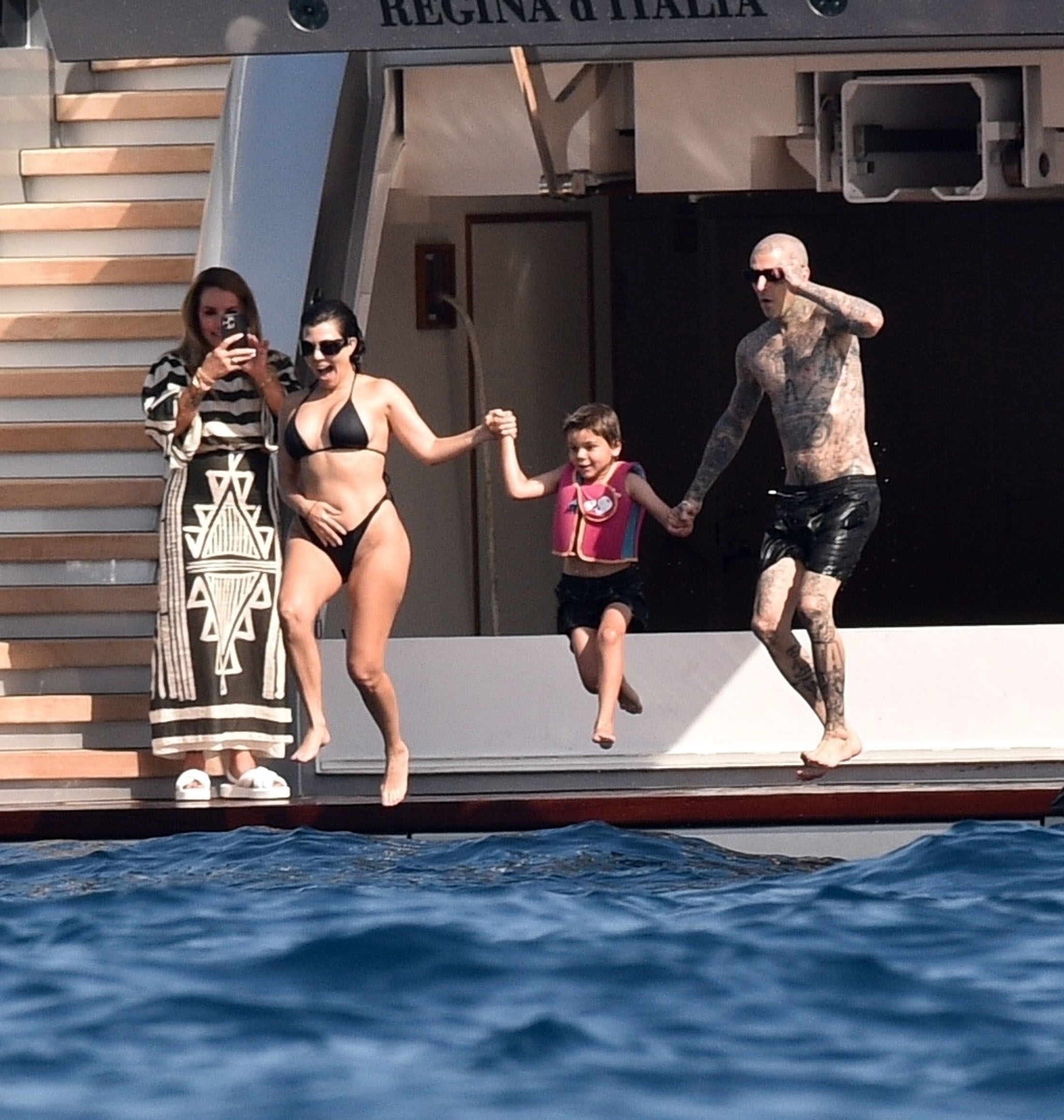 Access_Kardashian_001.jpg