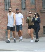 Access_Kardashian_08.jpg