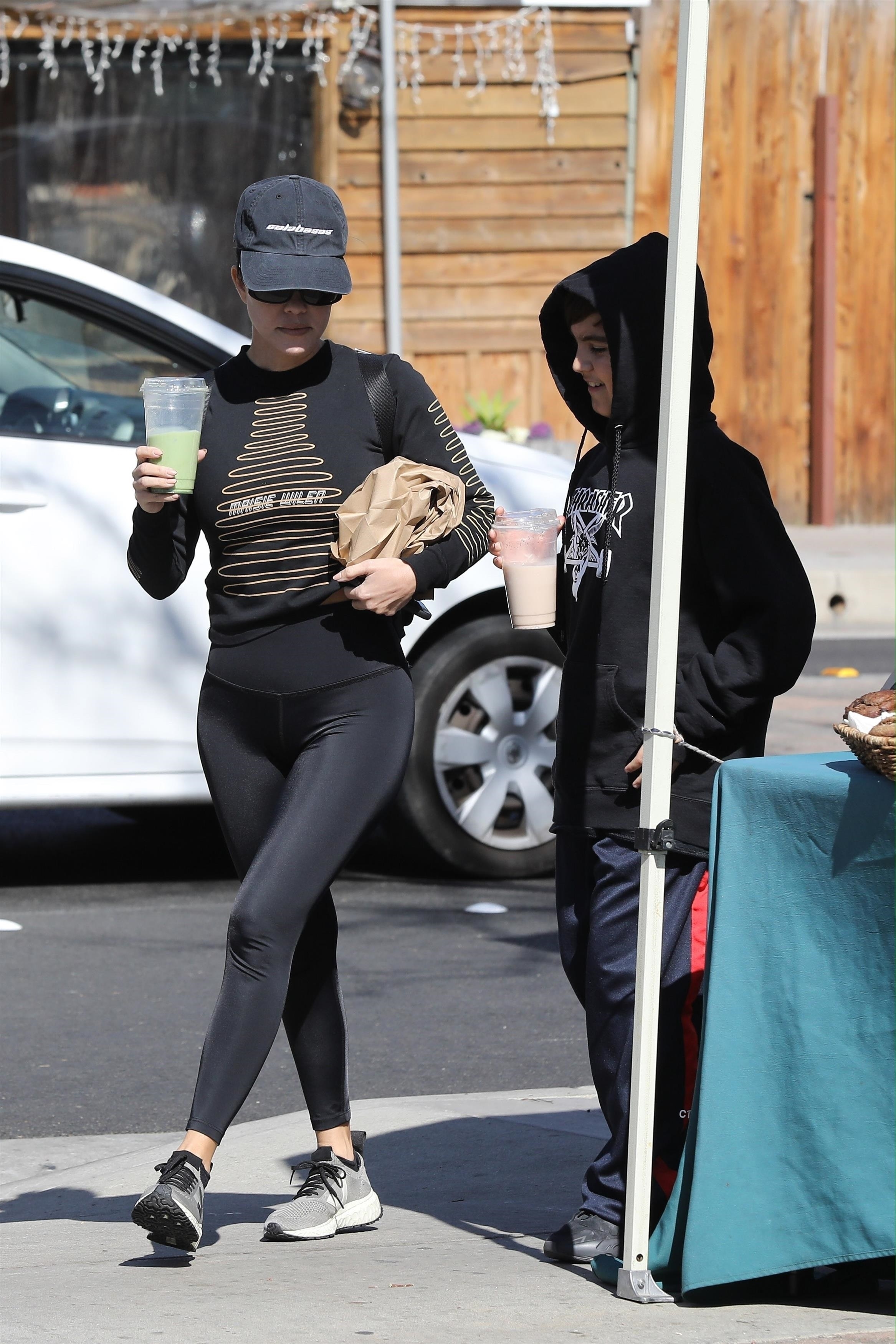 Access_Kardashian_01.jpg