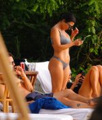 Access_Kardashian_09.jpg