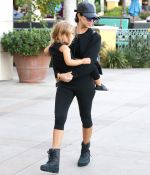 Access_Kardashian_06.jpg