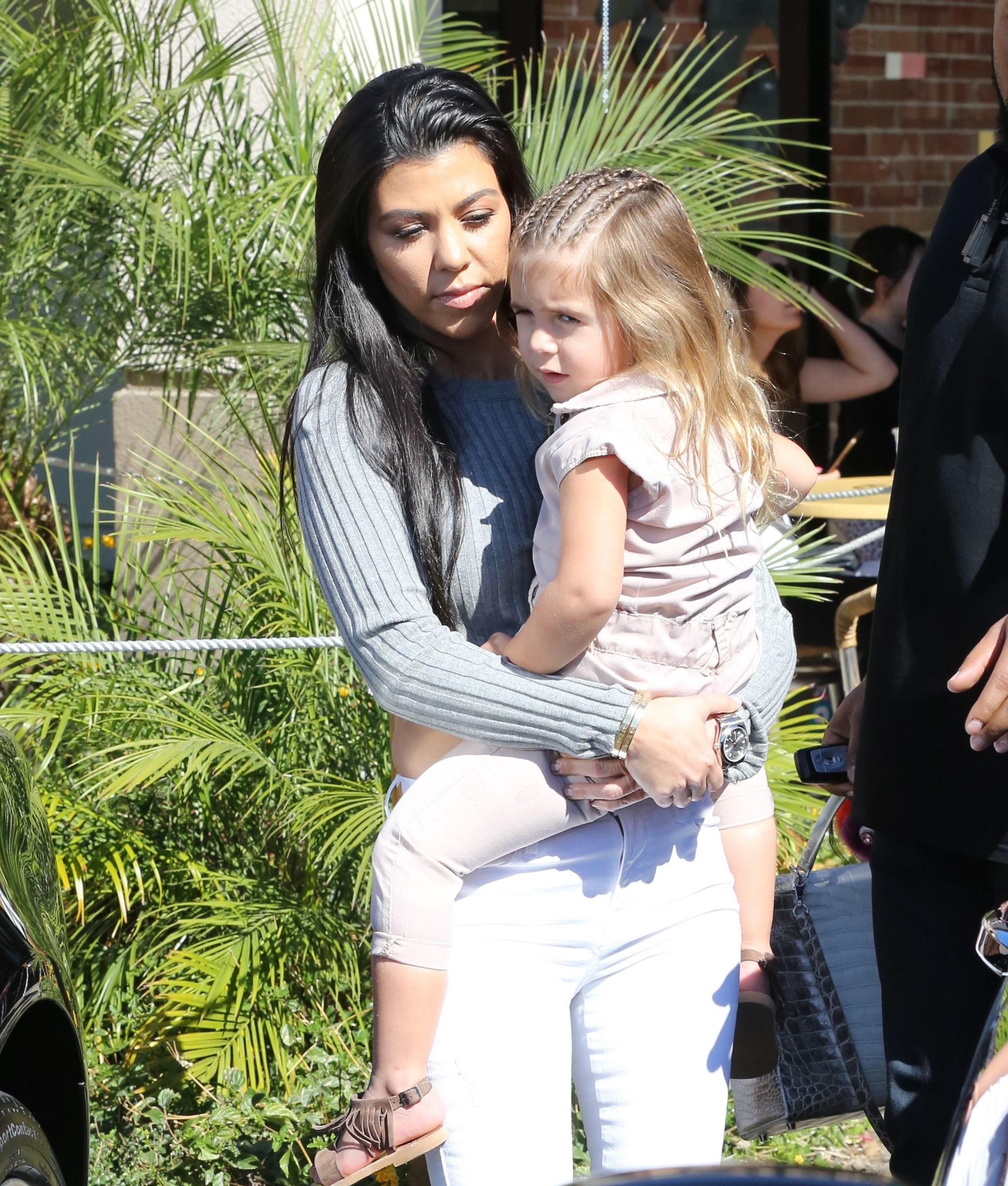 Access_Kardashian_02.jpg