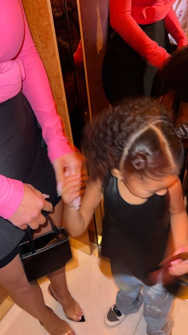 Access_Kardashian_002~1.jpg